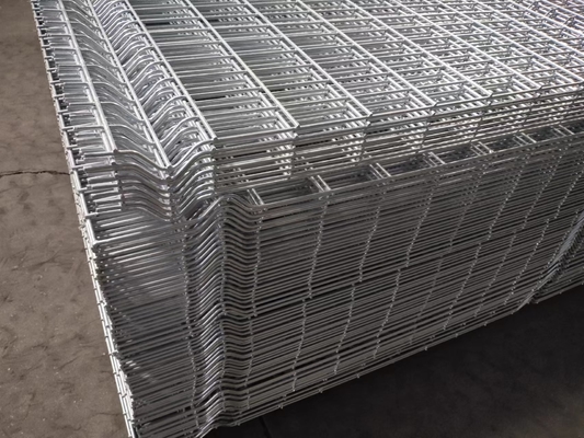 فولاد گالوانیزه حصار مشبک منحنی سه بعدی 1.5 متری با پوشش پودری