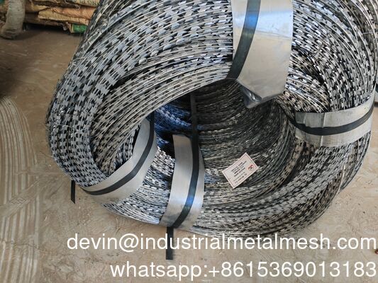 رول توری سیم خاردار تیغ دار جوش داده شده فولادی ضد زنگ امنیتی Bto-22