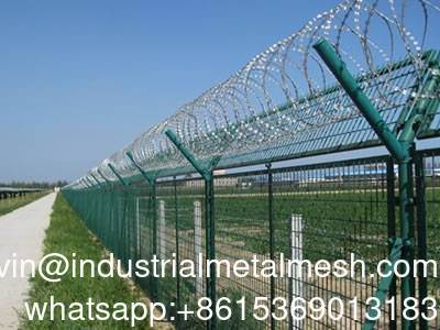 سیم خاردار گالوانیزه 900 میلی متری Concertina Razor Wire Bto-22 برای راه حل های حصار ایمن