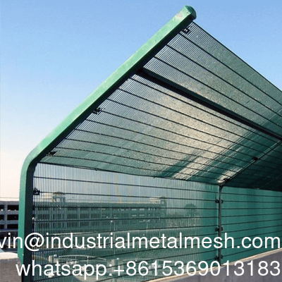 3D منحنی V Mesh مثلث خم شده فولاد گالوانیزه Welded Wire Mesh PVC پوشش ضد صعود امنیت بالا در فضای باز باغ محیط مزرعه حصار