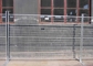 حصار فولادی موقت گالوانیزه شده با مش سیم در محل ساخت و ساز