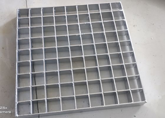 مطبوعات قفل شده از گالوانیزه فولادی گالوانیزه گسترش یافته فلز مش 40 X 100 Mm Pitch