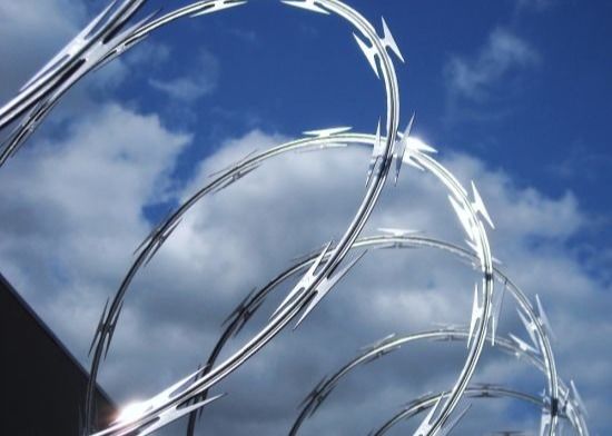 کویل کنسرتینا تیغ Bto22 قطر 450 میلی متر خاردار