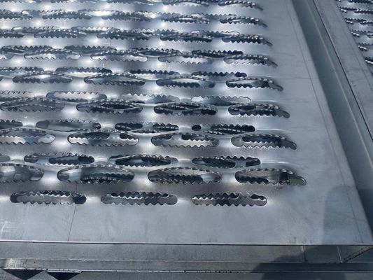 گریپلینگ استیل گالوانیزه 2mm Round Grip Strip Galvanized Platform EN Standard