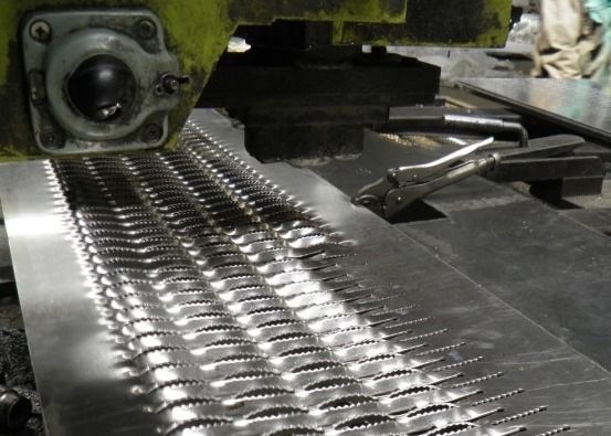 گرم غوطه ور شده گالوانیزه 32 * 5mm فولاد راهرو گرفتگی Strut Grating