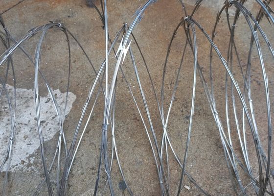 5٪ تخفیف PVC PE پوشش گالوانیزه سیم خاردار رزر با قدرت بالا برای حفاظت از شبکه / حصار مزرعه