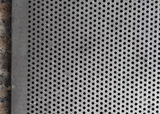 0.6mm سوراخ 80mm عرض فولاد ضد زنگ ورق سوراخ شده سوراخ دور