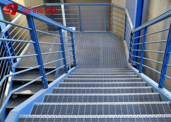 SGS Plain یا Serrated Anti Slip Expanded Metal Mesh Steel Walking Grway